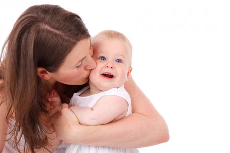 bébé épanoui et sa maman
